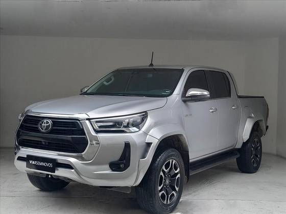 TOYOTA HILUX 2.8 D-4D TURBO DIESEL CD SRX 4X4 AUTOMÁTICO TOYOTA HILUX 2.8 D-4D TURBO DIESEL CD SRX 4X4 AUTOMÁTICO
